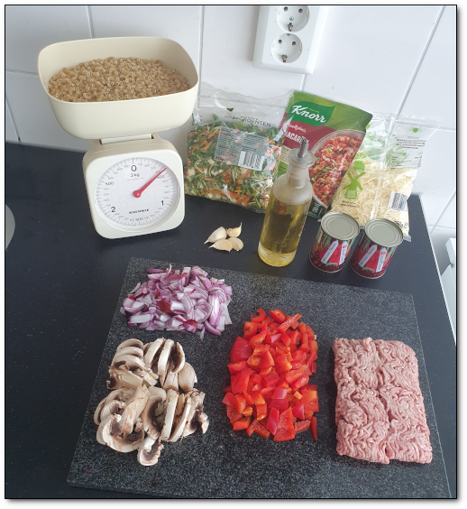 Macaroni met gehakt en tomatenpuree voorbereiden